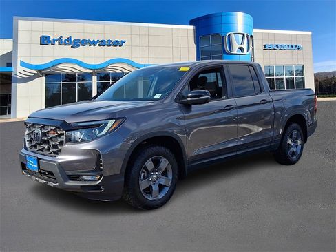 Used 2025 Honda Ridgeline TrailSport image 3