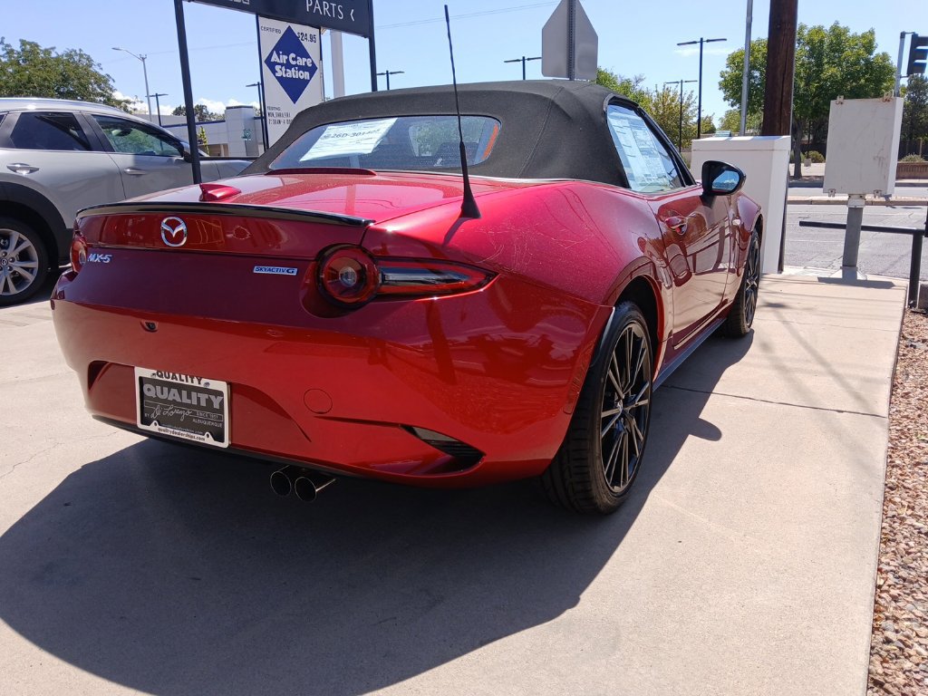 New 2026 MAZDA MX-5 Miata Club w/ Interior Package RWD image 2