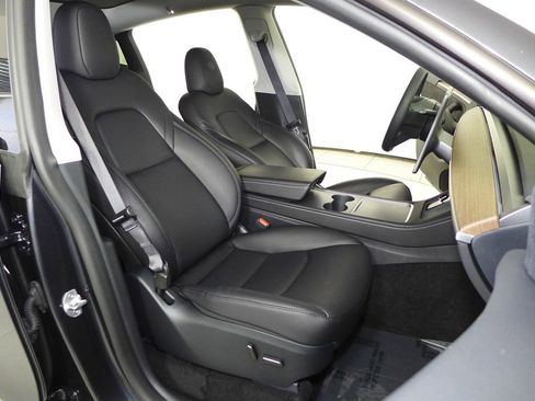 Used 2024 Tesla Model Y Performance image 19