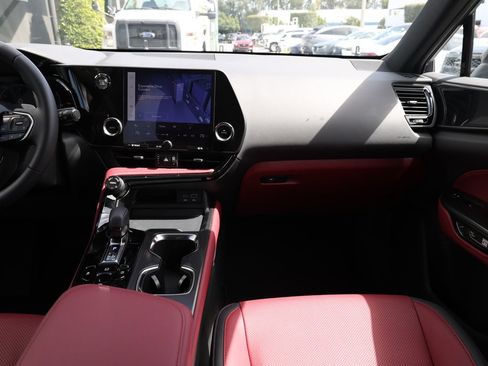 Used 2024 Lexus NX 250 FWD w/ Towing Package (2000 Lbs) image 23