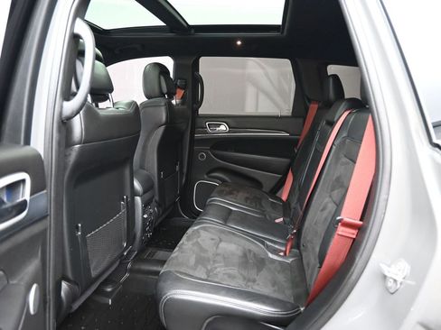 Used 2019 Jeep Grand Cherokee SRT image 27
