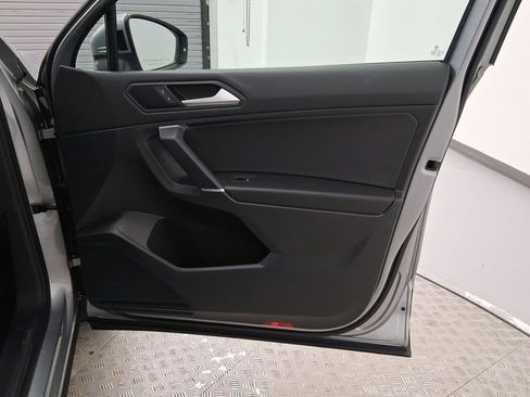 Used 2020 Volkswagen Tiguan SEL image 32