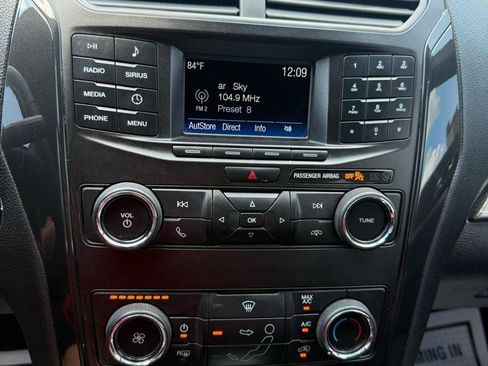 Used 2018 Ford Explorer XLT w/ Class II Trailer Tow Package AWD/4WD image 10