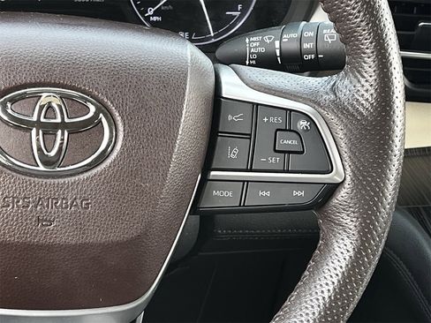 Used 2021 Toyota Sienna Platinum image 14