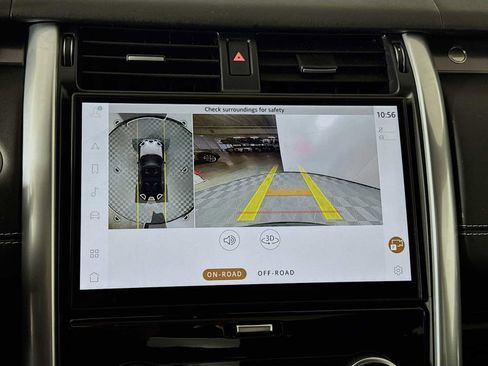 Used 2024 Land Rover Discovery Metropolitan Edition image 16