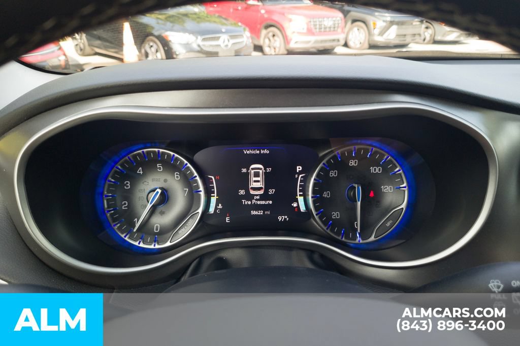 Used 2024 Chrysler Pacifica Touring-L FWD image 31