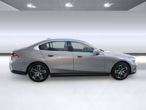 Used 2026 BMW 530i w/ Premium Package RWD image 8