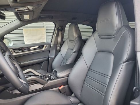 New 2025 Porsche Cayenne Turbo image 5