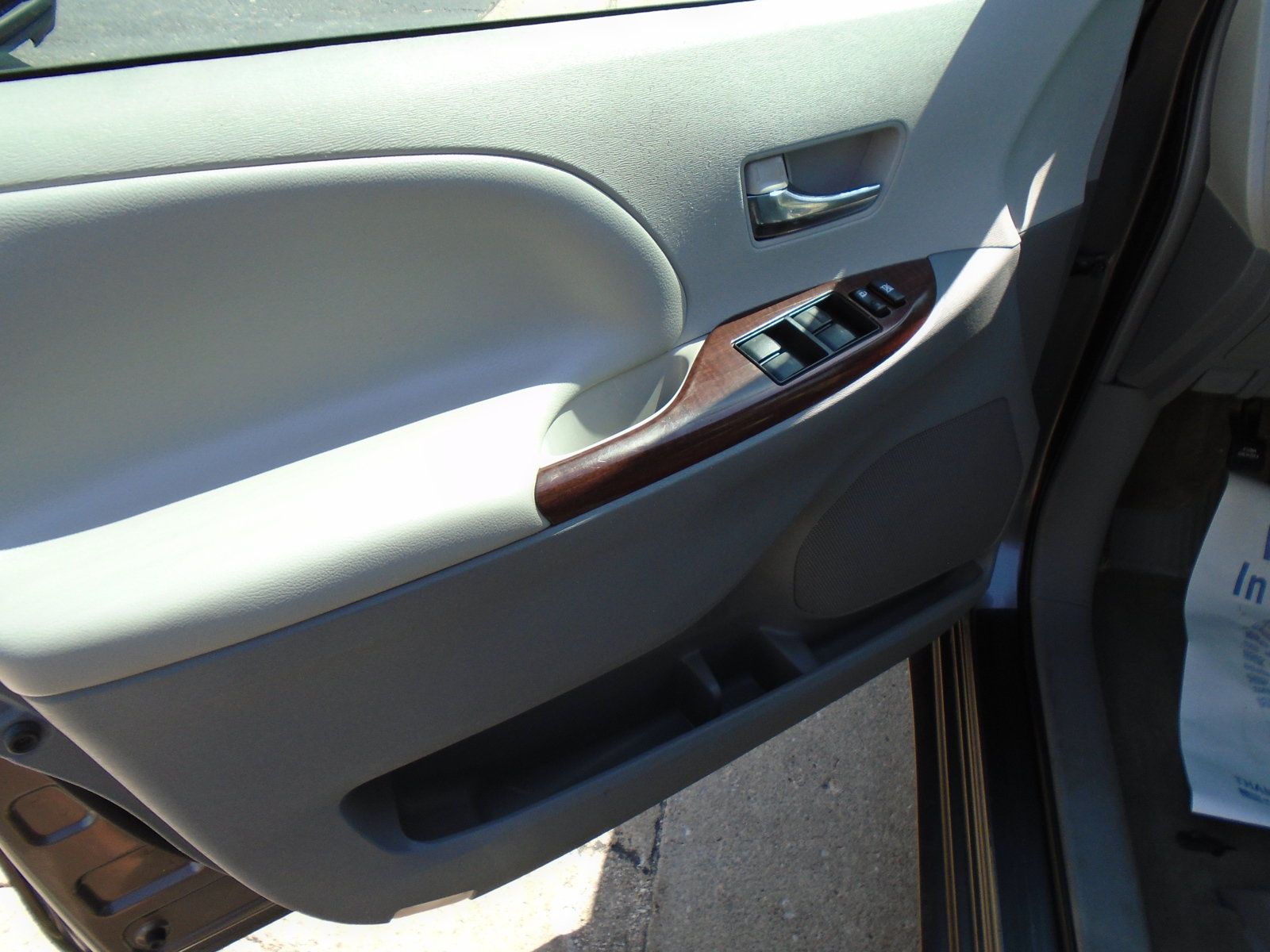 Used 2012 Toyota Sienna XLE AWD/4WD image 19