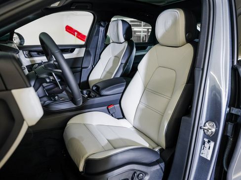 Certified 2026 Porsche Cayenne Coupe AWD/4WD image 5