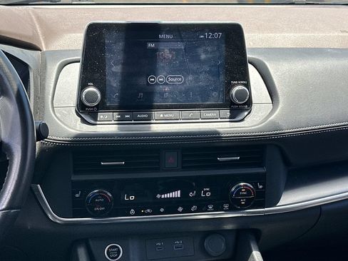Used 2023 Nissan Rogue SV w/ SV Premium B Package FWD image 16