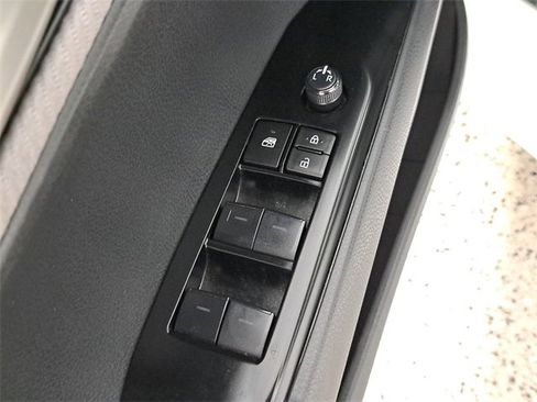 Used 2025 Toyota Camry SE image 23