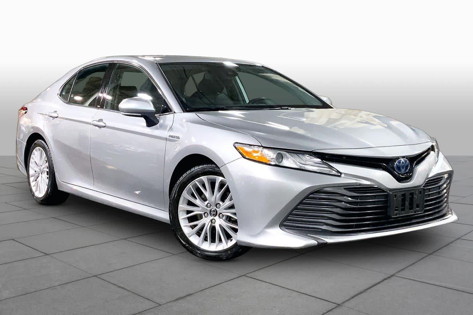 Certified 2020 Toyota Camry XLE FWD image 3