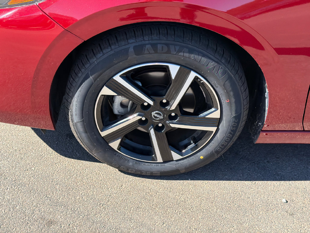 Used 2024 Nissan Sentra SV FWD image 11