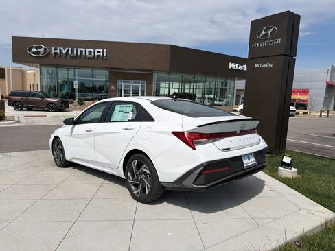New 2025 Hyundai Elantra SEL FWD image 3