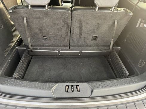 Used 2022 Ford Explorer XLT w/ Equipment Group 202A image 29