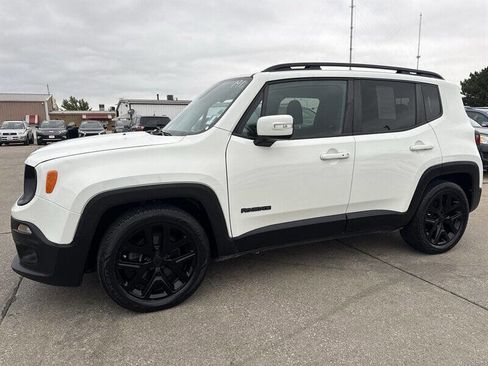 Used 2017 Jeep Renegade Altitude FWD image 2