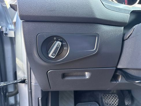 Used 2019 Volkswagen Tiguan SE image 24