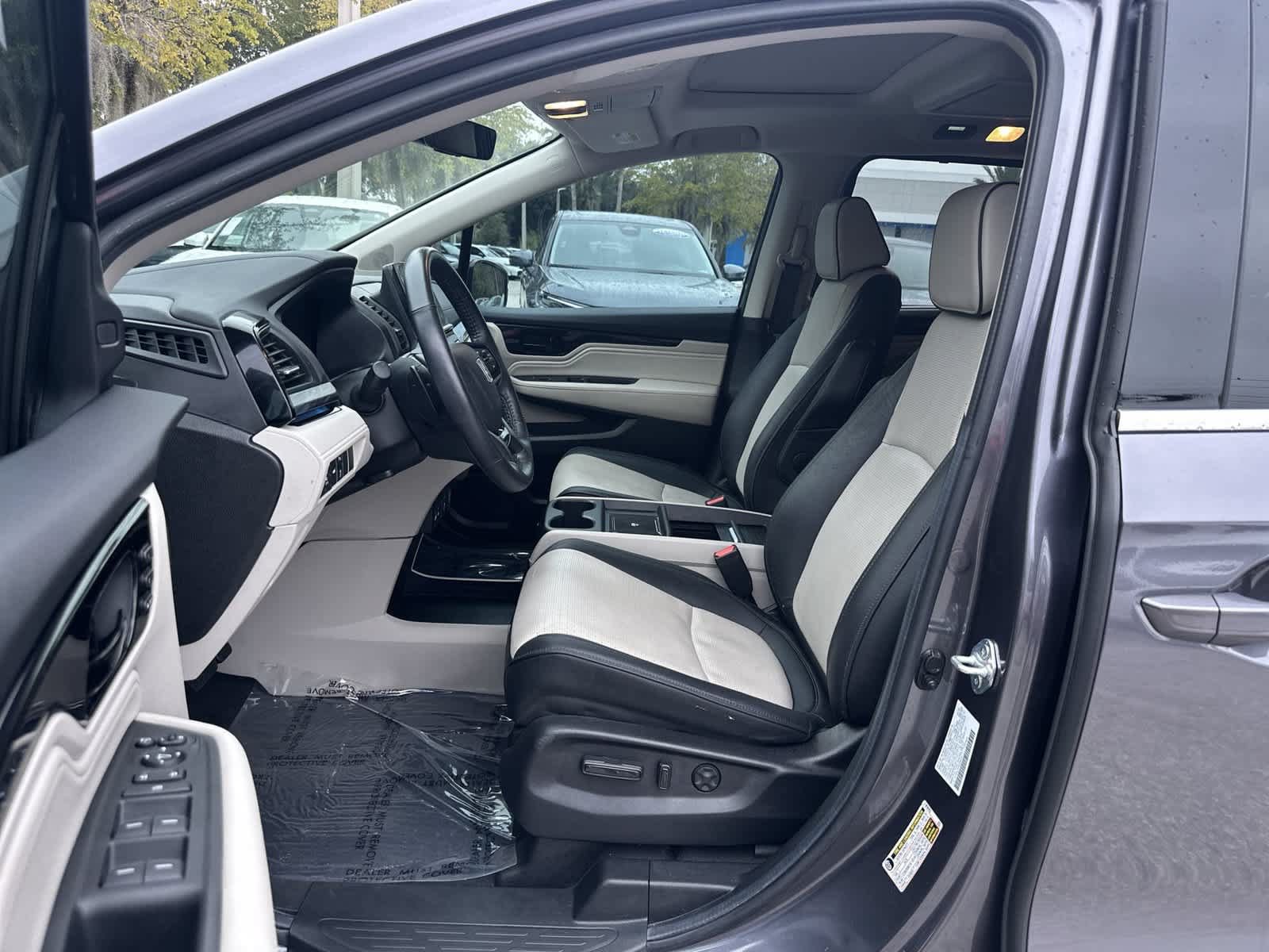 Used 2025 Honda Odyssey Elite image 2
