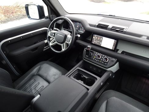 Used 2020 Land Rover Defender 110 SE image 24