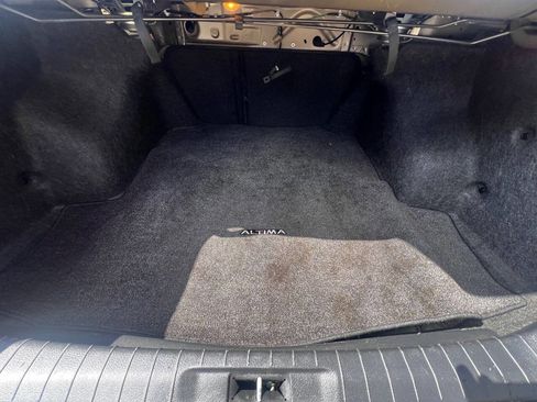 Used 2017 Nissan Altima 2.5 SR w/ LED Appearance Package image 13