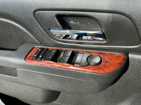 Used 2012 Chevrolet Avalanche LS image 10