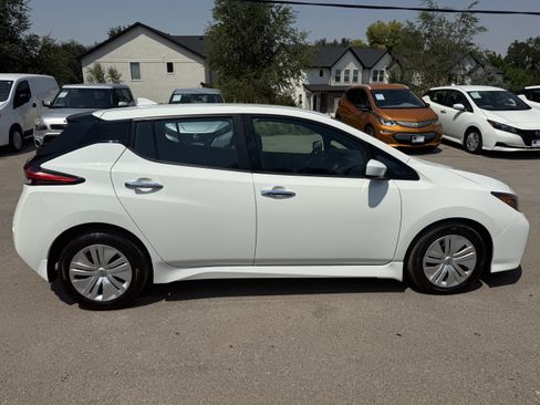 Used 2025 Nissan Leaf S FWD image 3