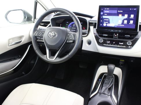 Used 2025 Toyota Corolla XLE FWD image 29