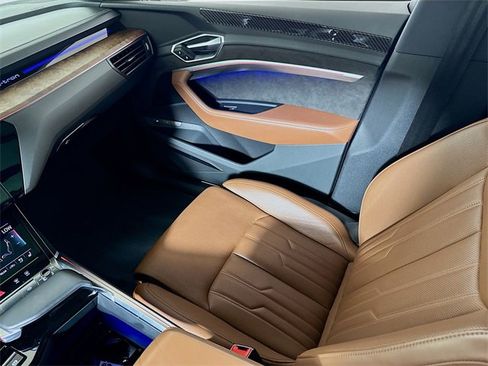Used 2019 Audi e-tron Prestige w/ Prestige Package image 23