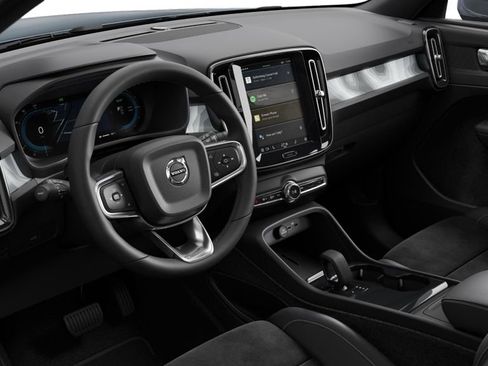 Certified 2023 Volvo XC40 Recharge Plus image 4