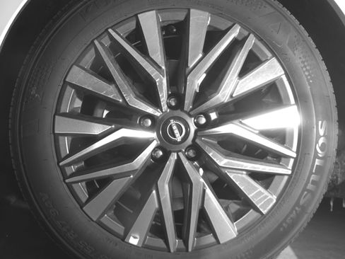 Used 2025 Nissan Altima 2.5 SV FWD image 12