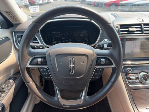 Used 2018 Lincoln Continental Select w/ Continental Climate Package AWD/4WD image 23