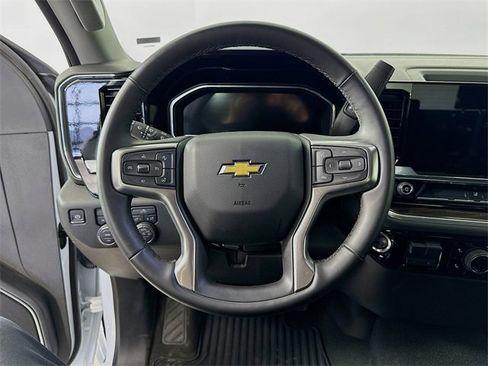 Used 2025 Chevrolet Silverado 2500 LT w/ Convenience Package image 12