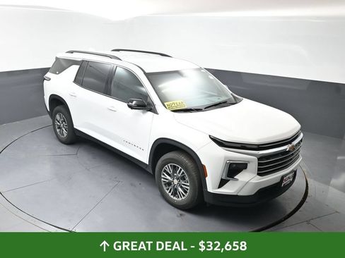 Used 2024 Chevrolet Traverse LT FWD image 46