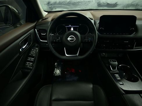 Used 2023 Nissan Rogue SL w/ SL Premium Package image 2