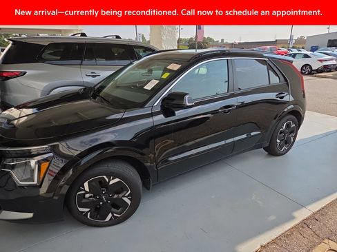 Certified 2023 Kia Niro Wind w/ Wind Preserve Package FWD image 3