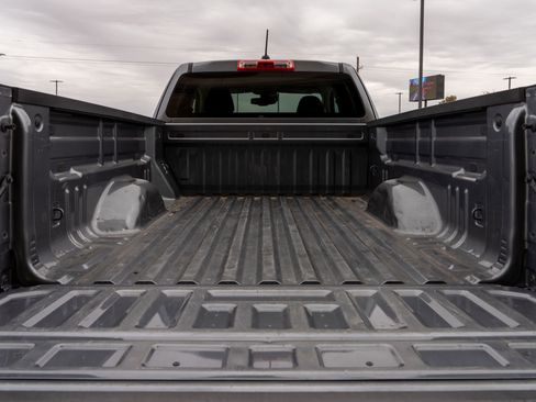 Used 2022 Chevrolet Colorado LT w/ Fleet Safety Package image 12