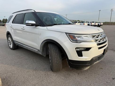 Used 2019 Ford Explorer XLT w/ Equipment Group 202A image 5