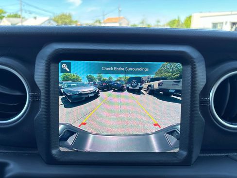 Used 2021 Jeep Gladiator Overland w/ Popular Equipment Package AWD/4WD image 22