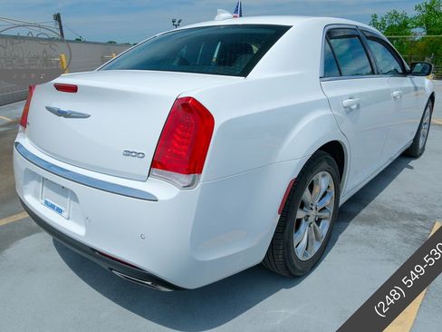 Used 2021 Chrysler 300 Touring L AWD/4WD image 3