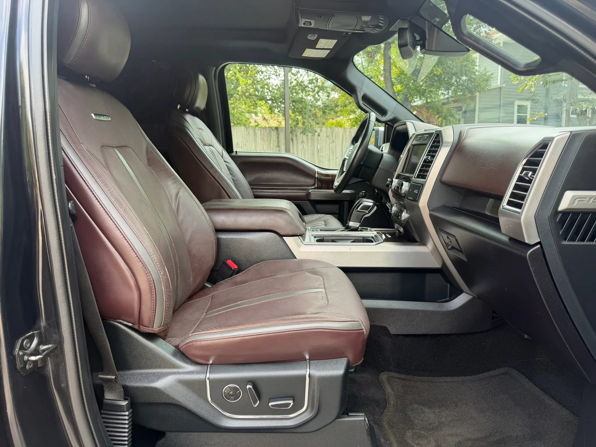 Used 2015 Ford F150 Platinum w/ Equipment Group 701A Luxury AWD/4WD image 13
