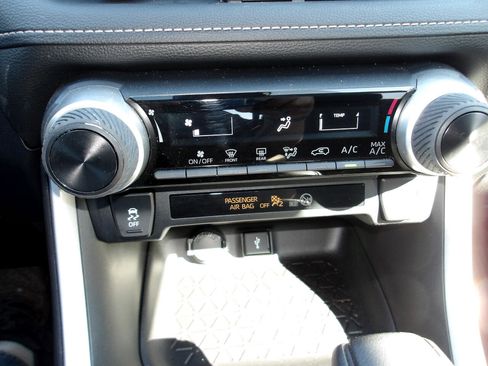 Used 2020 Toyota RAV4 LE image 21