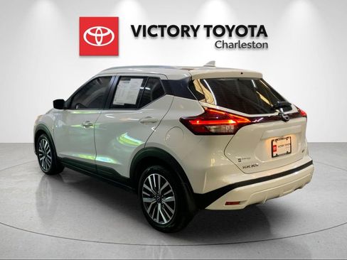 Used 2024 Nissan Kicks SV FWD image 3