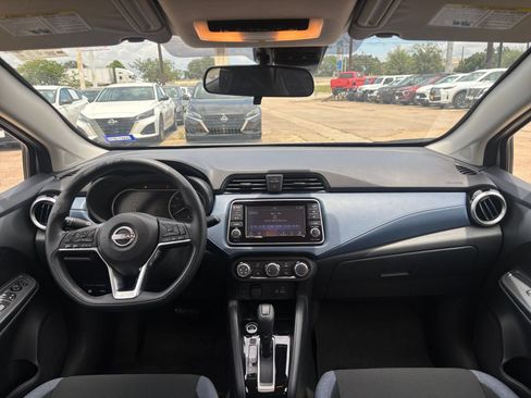 Used 2025 Nissan Versa SV FWD image 31
