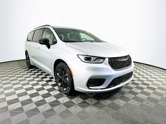 New 2026 Chrysler Pacifica Select w/ S Appearance Package FWD video 2