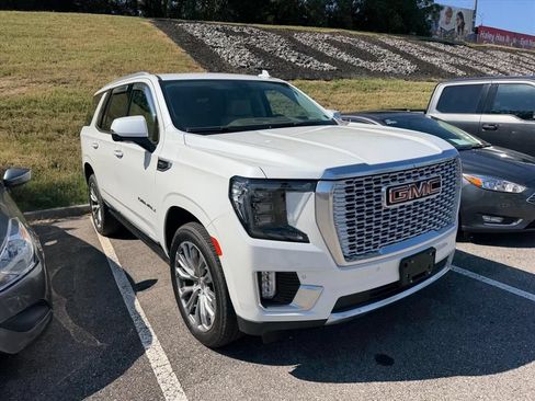 Used 2021 GMC Yukon Denali w/ Denali Premium Package AWD/4WD image 2