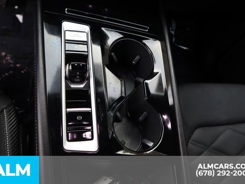 Used 2025 Volkswagen Atlas Cross Sport SE FWD image 37