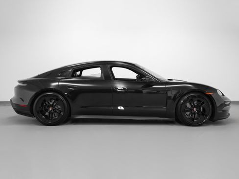 New 2026 Porsche Taycan image 13