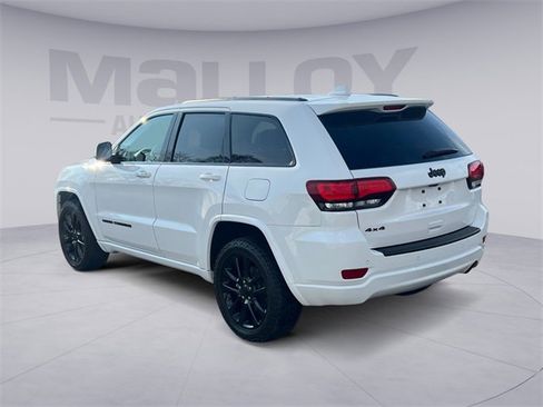 Used 2021 Jeep Grand Cherokee Laredo X image 3