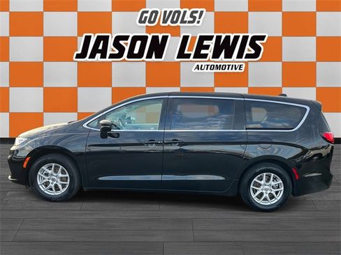 Used 2024 Chrysler Pacifica Touring-L image 7